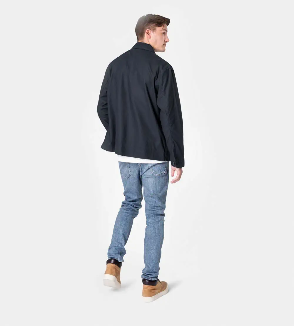 clothingstore2-man-pic8a